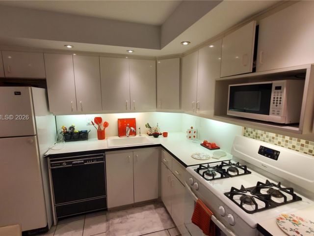 Apartment for sale  Unit #401 - photo 7442518