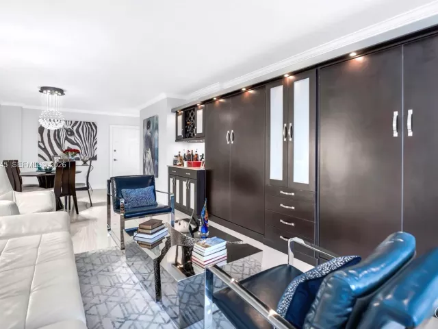 1-bedroom condo for sale in Hollywood - 2501 S Ocean Dr 939 - MondialRealty