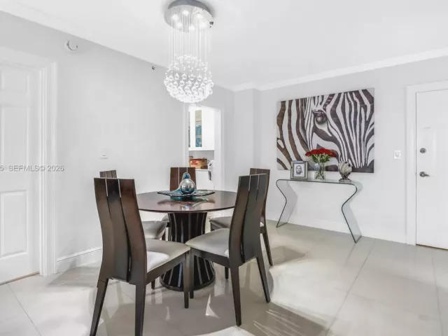 1-bedroom condo for sale in Hollywood - 2501 S Ocean Dr 939 - MondialRealty