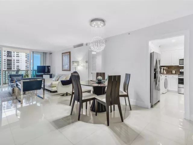 1-bedroom condo for sale in Hollywood - 2501 S Ocean Dr 939 - MondialRealty
