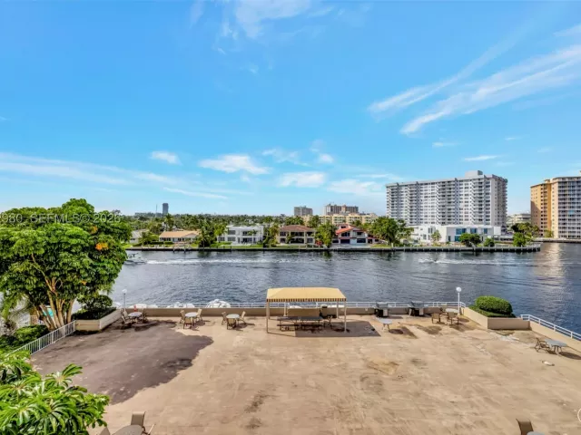 2-bedroom condo for sale in Hallandale Beach - 1965 S Ocean Dr 4S - MondialRealty