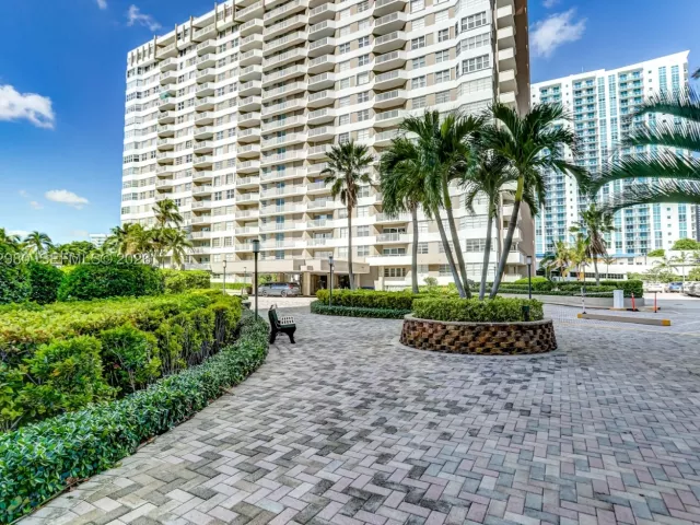 2-bedroom condo for sale in Hallandale Beach - 1965 S Ocean Dr 4S - MondialRealty
