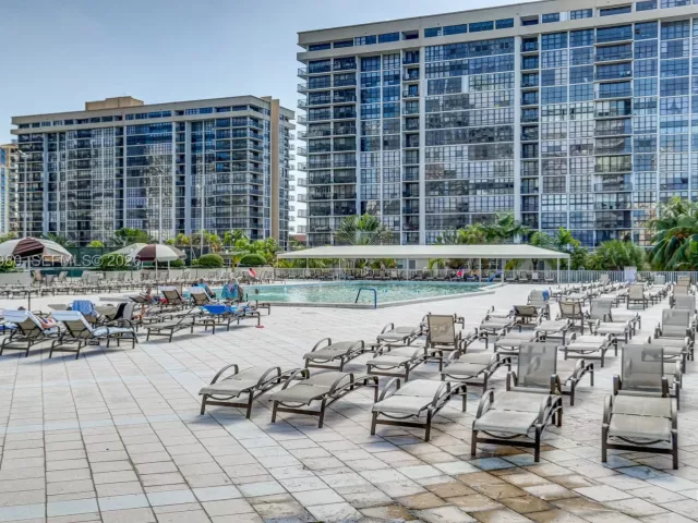2-bedroom condo for sale in Hallandale Beach - 1965 S Ocean Dr 4S - MondialRealty