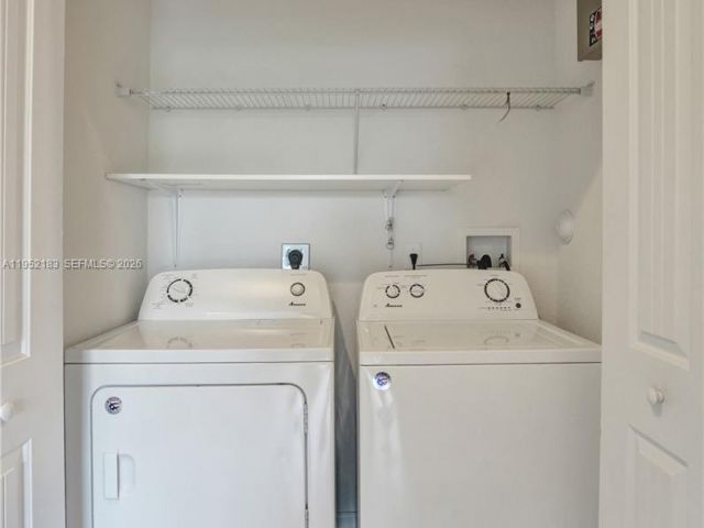 Home for sale at 358 SE 1st Way - photo 7285070