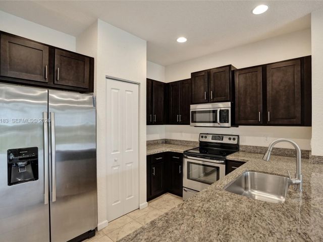 Home for sale at 358 SE 1st Way - photo 7285076