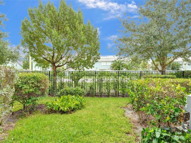 Home for sale at 358 SE 1st Way - photo 7285078