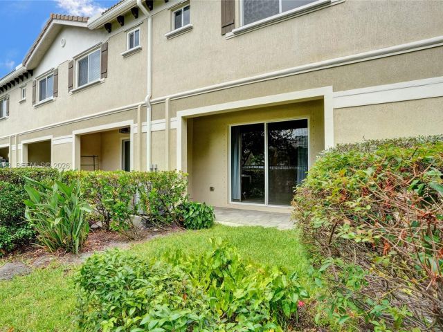 Home for sale at 358 SE 1st Way - photo 7285081