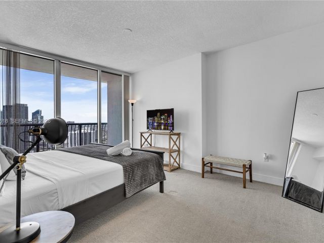 Apartment for rent  Unit #5310 - photo 7264422