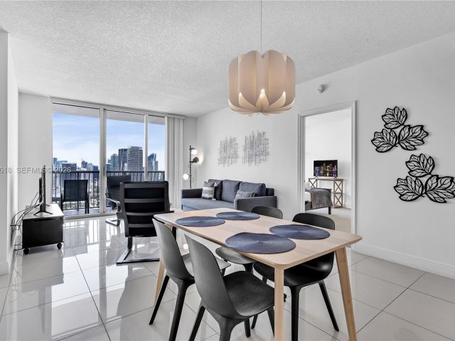 Apartment for rent  Unit #5310 - photo 7264426