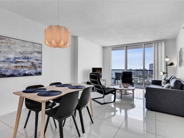 Apartment for rent  Unit #5310 - photo 7264427