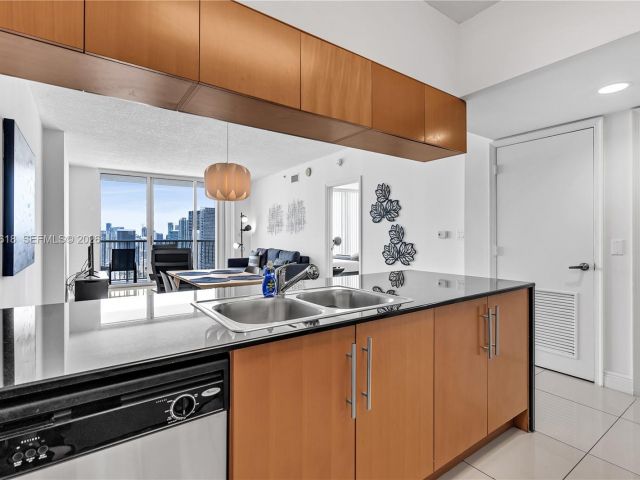 Apartment for rent  Unit #5310 - photo 7264429