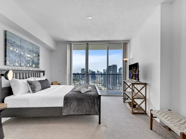 1-bedroom condo for rent in Miami - 1750 N Bayshore Dr 5310 - MondialRealty