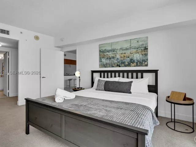 1-bedroom condo for rent in Miami - 1750 N Bayshore Dr 5310 - MondialRealty