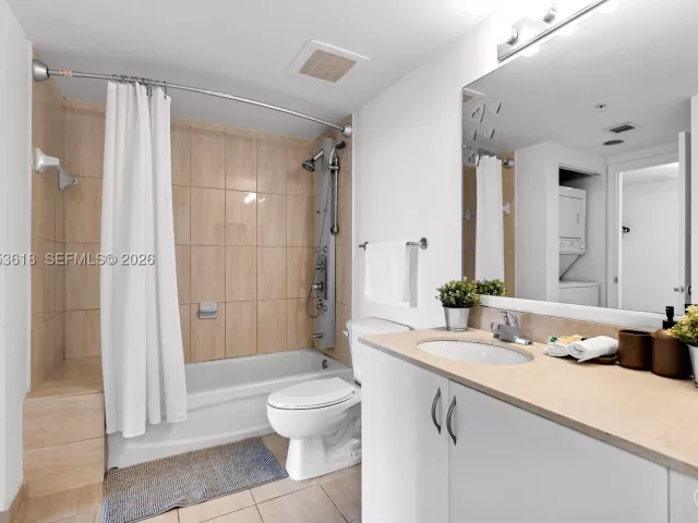 1-bedroom condo for rent in Miami - 1750 N Bayshore Dr 5310 - MondialRealty
