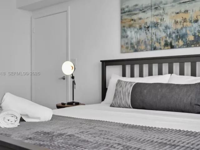 1-bedroom condo for rent in Miami - 1750 N Bayshore Dr 5310 - MondialRealty