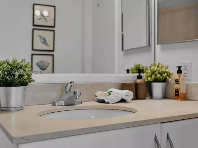 1-bedroom condo for rent in Miami - 1750 N Bayshore Dr 5310 - MondialRealty
