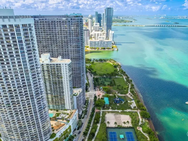 1-bedroom condo for rent in Miami - 1750 N Bayshore Dr 5310 - MondialRealty
