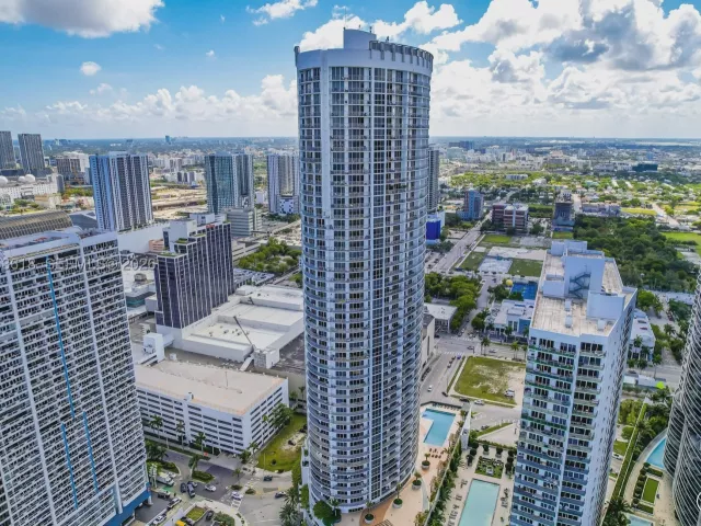 1-bedroom condo for rent in Miami - 1750 N Bayshore Dr 5310 - MondialRealty