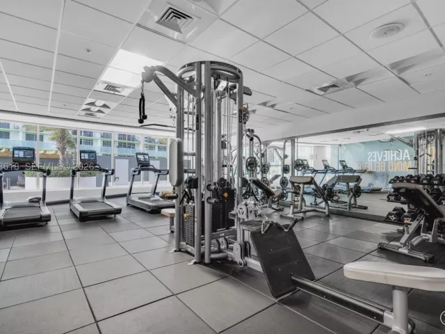 1-bedroom condo for rent in Miami - 1750 N Bayshore Dr 5310 - MondialRealty
