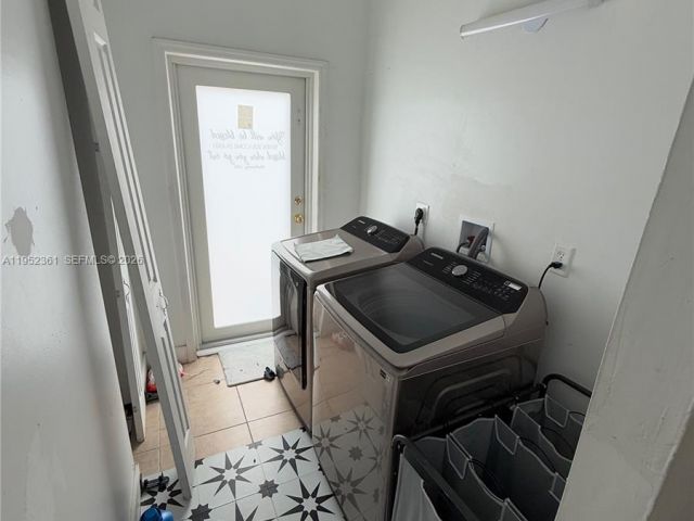 3-bedroom home for sale in Miami - 12202 SW 216th St - MondialRealty
