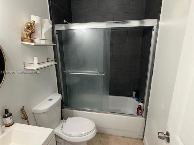 3-bedroom home for sale in Miami - 12202 SW 216th St - MondialRealty
