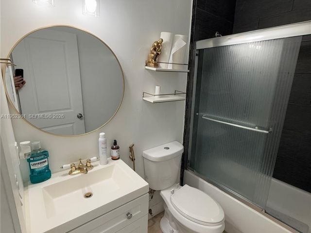 3-bedroom home for sale in Miami - 12202 SW 216th St - MondialRealty