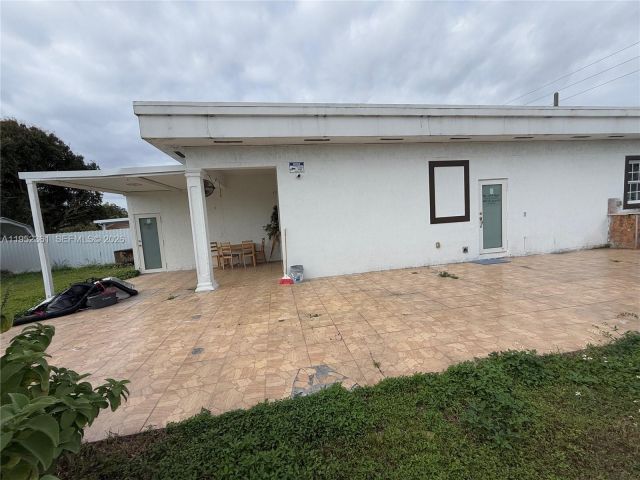 3-bedroom home for sale in Miami - 12202 SW 216th St - MondialRealty