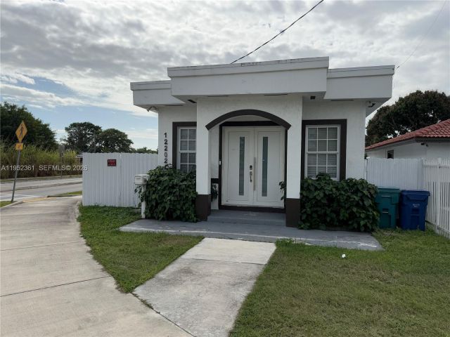3-bedroom home for sale in Miami - 12202 SW 216th St - MondialRealty