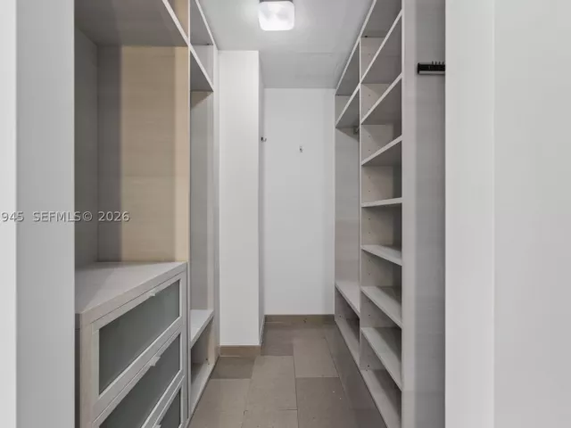 2-bedroom condo for sale in Miami - 68 SE 6th St 2110 - MondialRealty