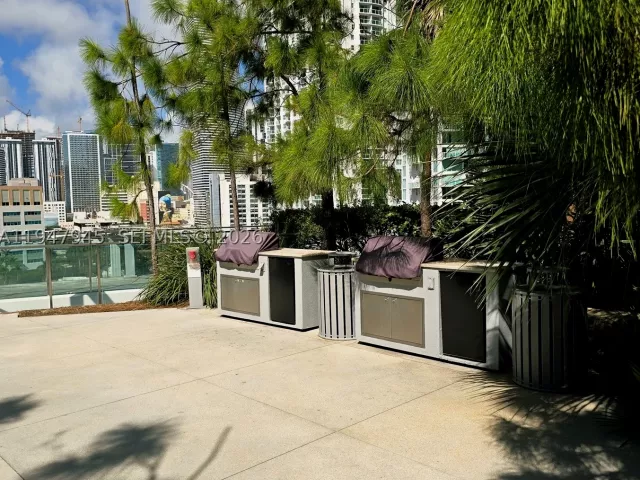 2-bedroom condo for sale in Miami - 68 SE 6th St 2110 - MondialRealty