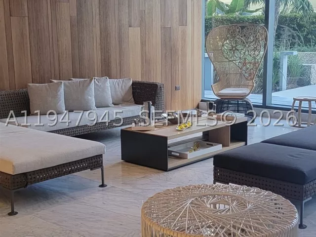 2-bedroom condo for sale in Miami - 68 SE 6th St 2110 - MondialRealty