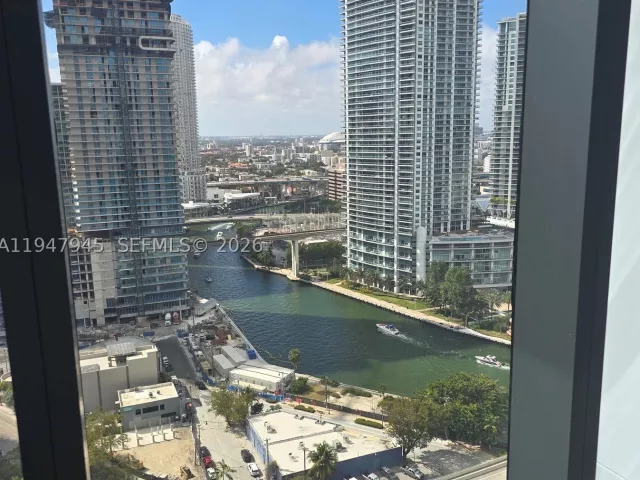 2-bedroom condo for sale in Miami - 68 SE 6th St 2110 - MondialRealty