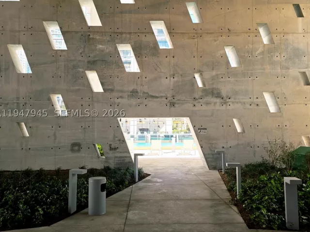 2-bedroom condo for sale in Miami - 68 SE 6th St 2110 - MondialRealty