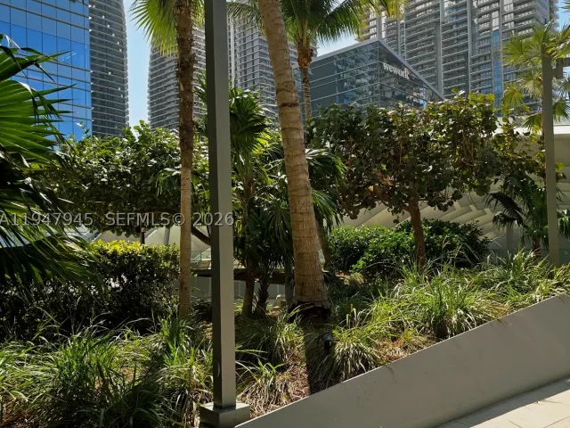 2-bedroom condo for sale in Miami - 68 SE 6th St 2110 - MondialRealty