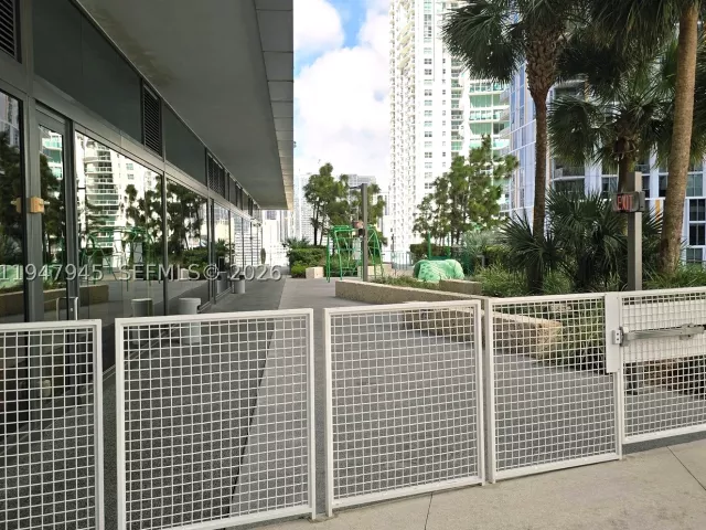 2-bedroom condo for sale in Miami - 68 SE 6th St 2110 - MondialRealty