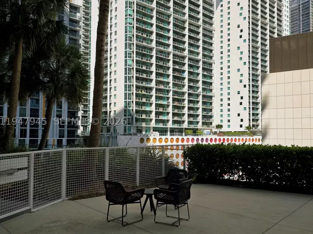 2-bedroom condo for sale in Miami - 68 SE 6th St 2110 - MondialRealty