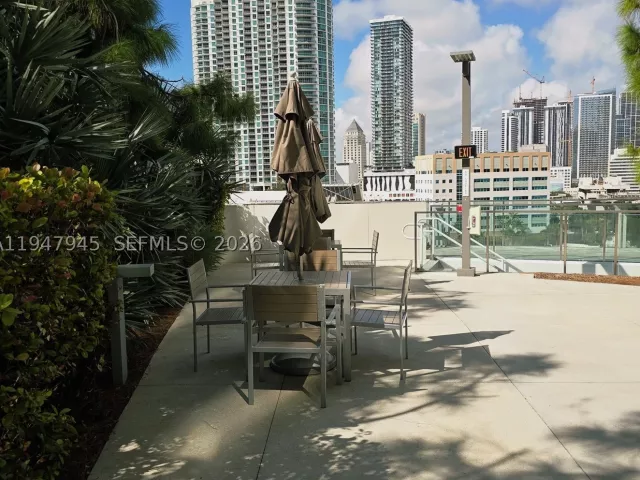 2-bedroom condo for sale in Miami - 68 SE 6th St 2110 - MondialRealty
