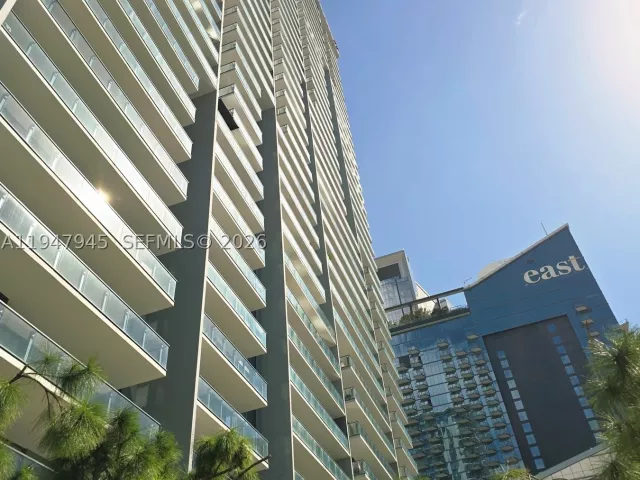2-bedroom condo for sale in Miami - 68 SE 6th St 2110 - MondialRealty