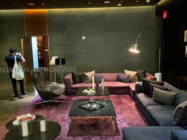 2-bedroom condo for sale in Miami - 68 SE 6th St 2110 - MondialRealty