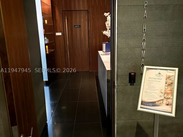 2-bedroom condo for sale in Miami - 68 SE 6th St 2110 - MondialRealty