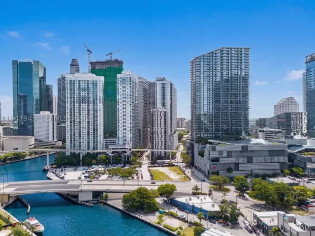 2-bedroom condo for sale in Miami - 68 SE 6th St 2110 - MondialRealty