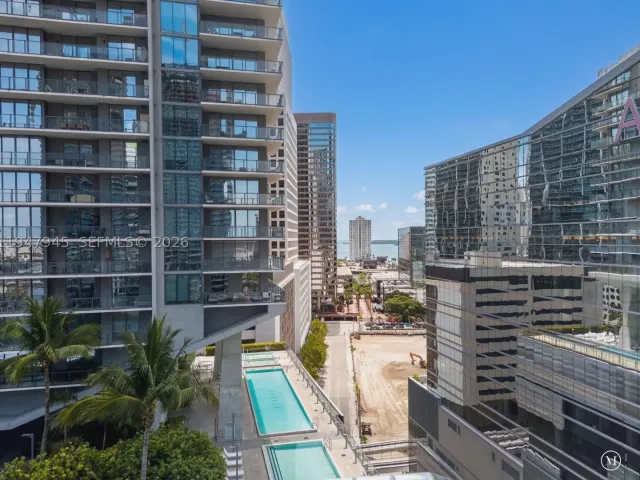 2-bedroom condo for sale in Miami - 68 SE 6th St 2110 - MondialRealty