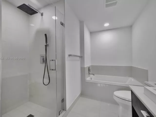 2-bedroom condo for rent in Miami - 55 SW 9th St 2406 - MondialRealty
