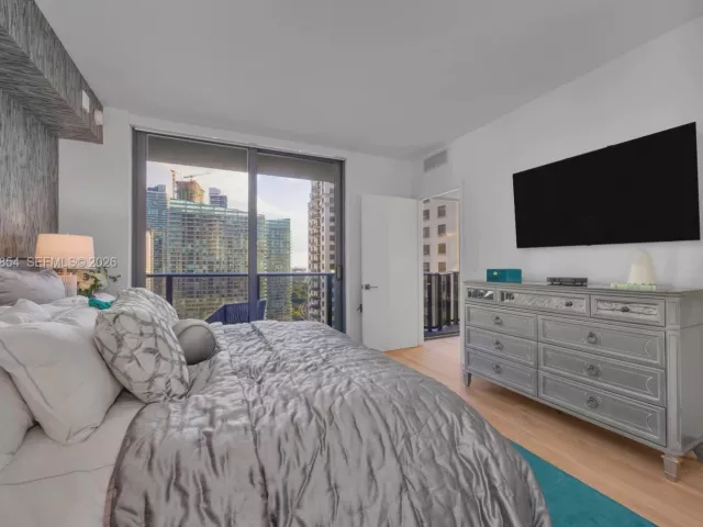 2-bedroom condo for rent in Miami - 55 SW 9th St 2406 - MondialRealty