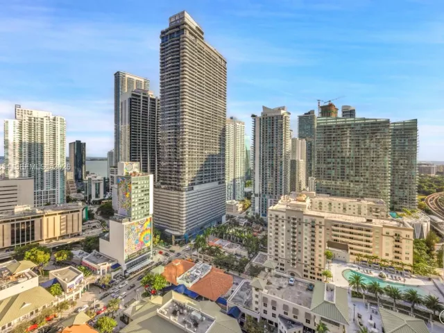 2-bedroom condo for rent in Miami - 55 SW 9th St 2406 - MondialRealty