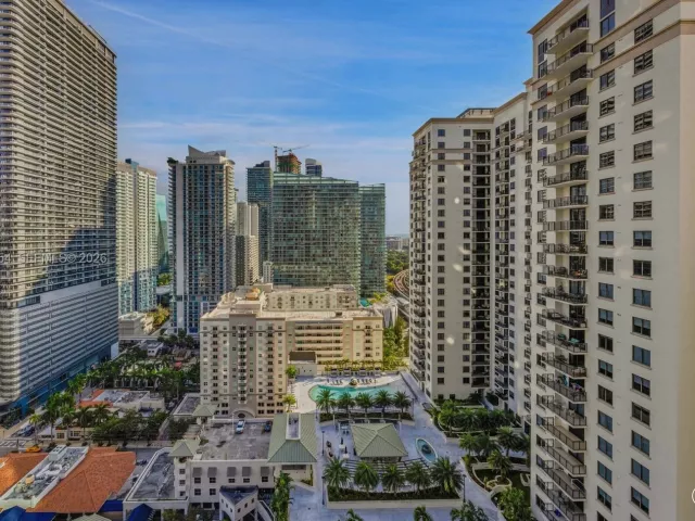 2-bedroom condo for rent in Miami - 55 SW 9th St 2406 - MondialRealty