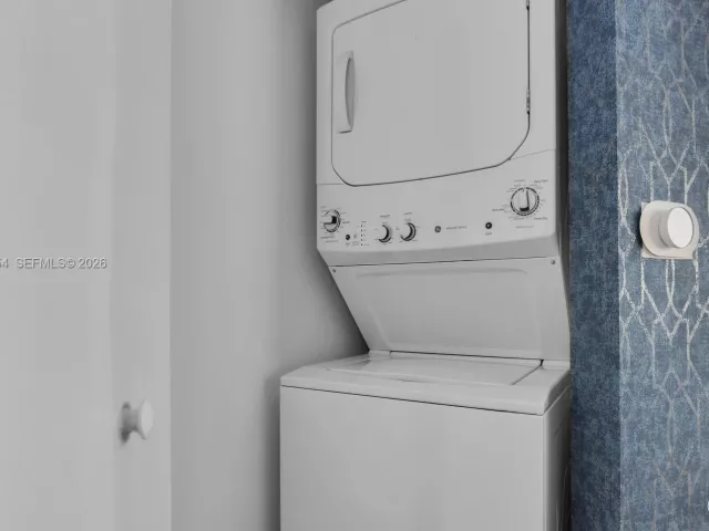 2-bedroom condo for rent in Miami - 55 SW 9th St 2406 - MondialRealty