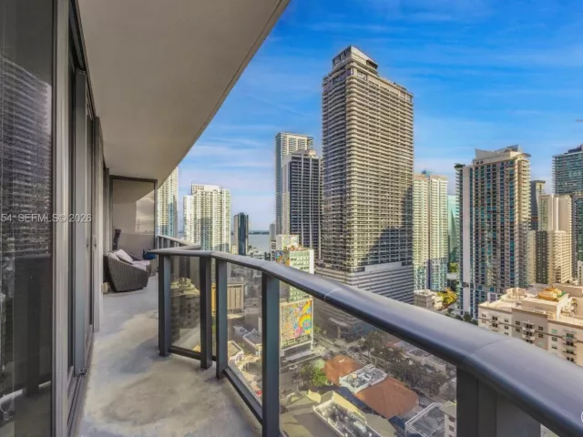 2-bedroom condo for rent in Miami - 55 SW 9th St 2406 - MondialRealty