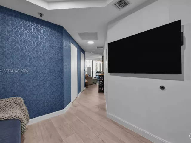 2-bedroom condo for rent in Miami - 55 SW 9th St 2406 - MondialRealty