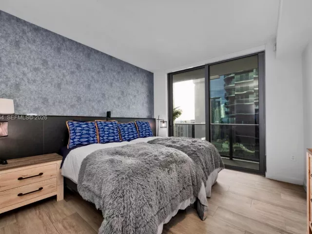 2-bedroom condo for rent in Miami - 55 SW 9th St 2406 - MondialRealty